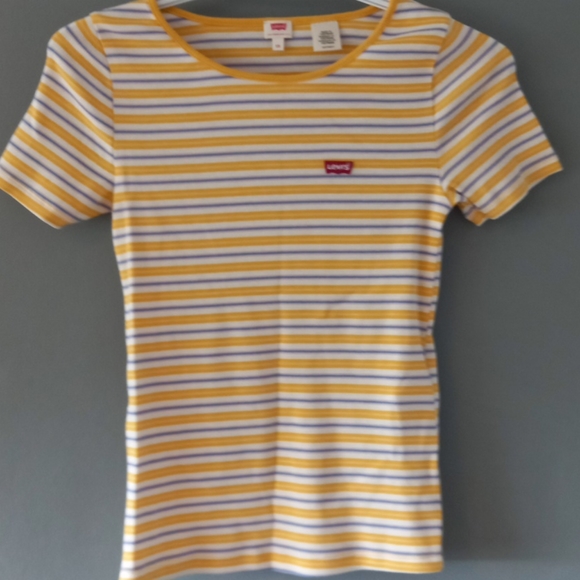 Levi's Tops - ❤BOGO: Levi tshirt new without tags XS